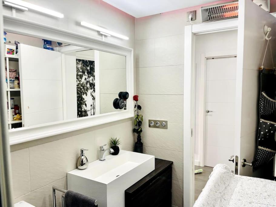 Nuevo!! Apartamento Lujo&Confort. Parking Seville Exterior photo